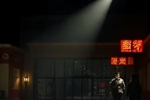 《镜中人像》心理短片封面，镜面反射中的侧脸