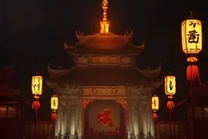 《第七码头》犯罪剧封面，雨夜集装箱堆场